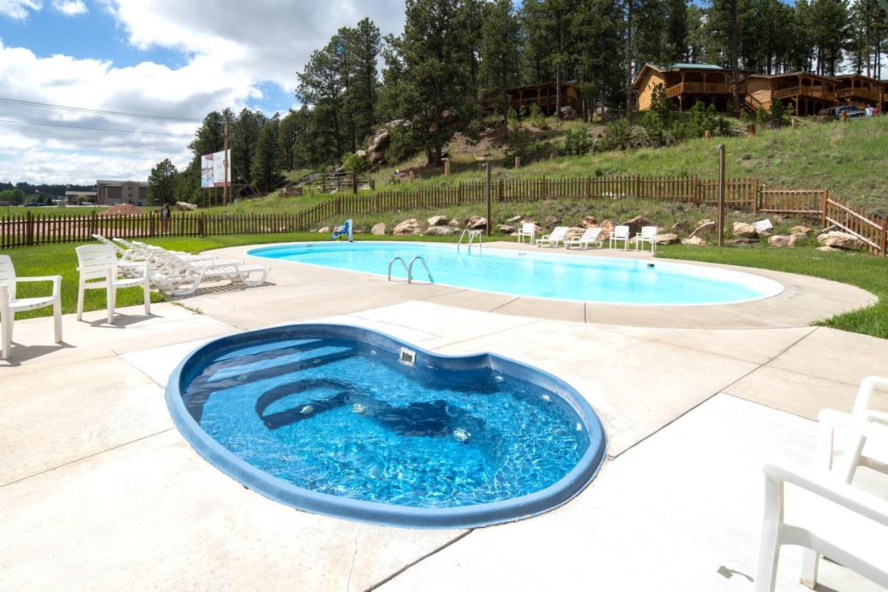 Rock Crest Lodge & Cabins Custer Exteriör bild