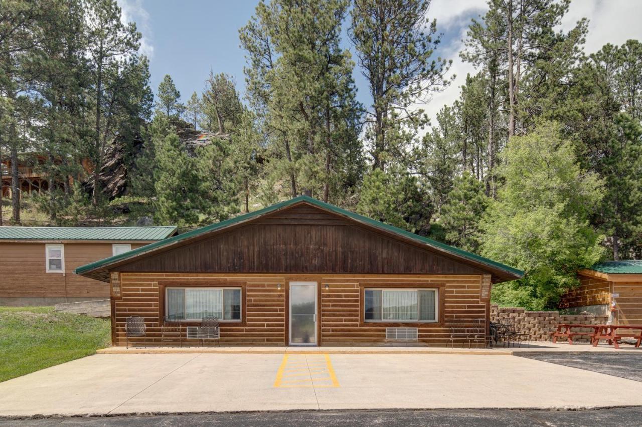 Rock Crest Lodge & Cabins Custer Exteriör bild