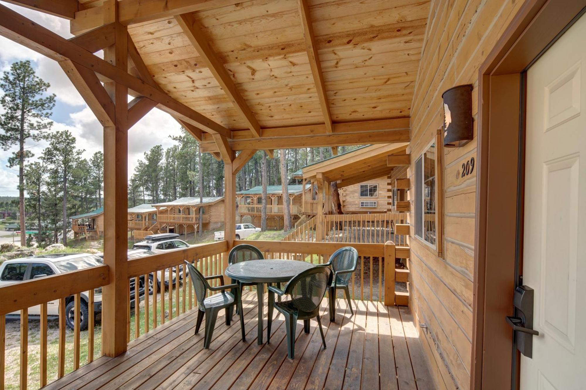 Rock Crest Lodge & Cabins Custer Exteriör bild