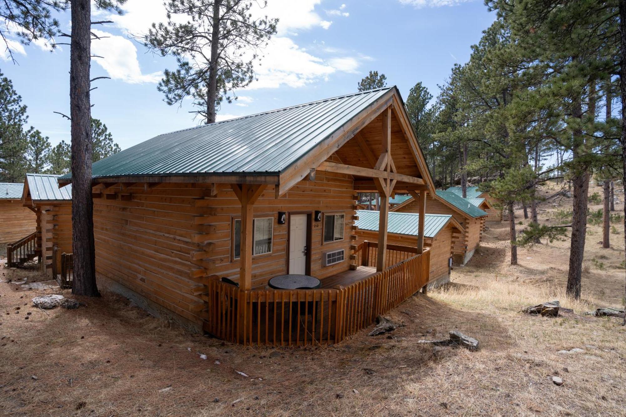 Rock Crest Lodge & Cabins Custer Exteriör bild
