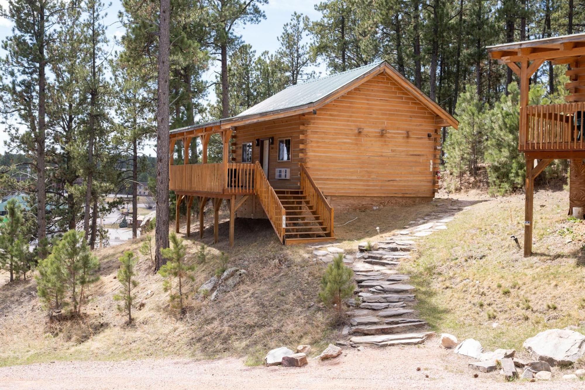 Rock Crest Lodge & Cabins Custer Exteriör bild
